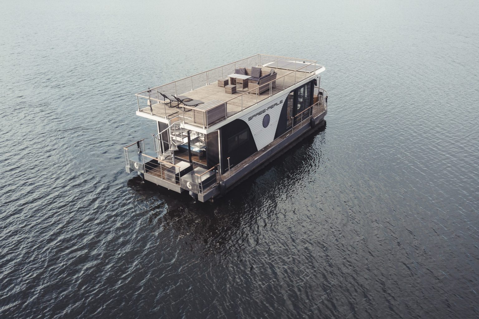 Hausboot Spreeperle auf dem See